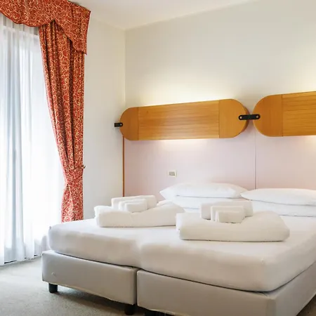Hotel Club E La Vela Torbole Sul Garda